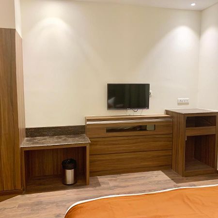 Hotel Amber Rudrapur Buitenkant foto