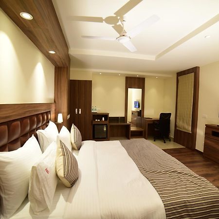 Hotel Amber Rudrapur Buitenkant foto