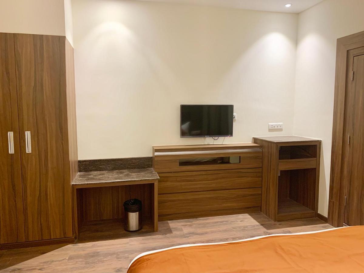Hotel Amber Rudrapur Buitenkant foto