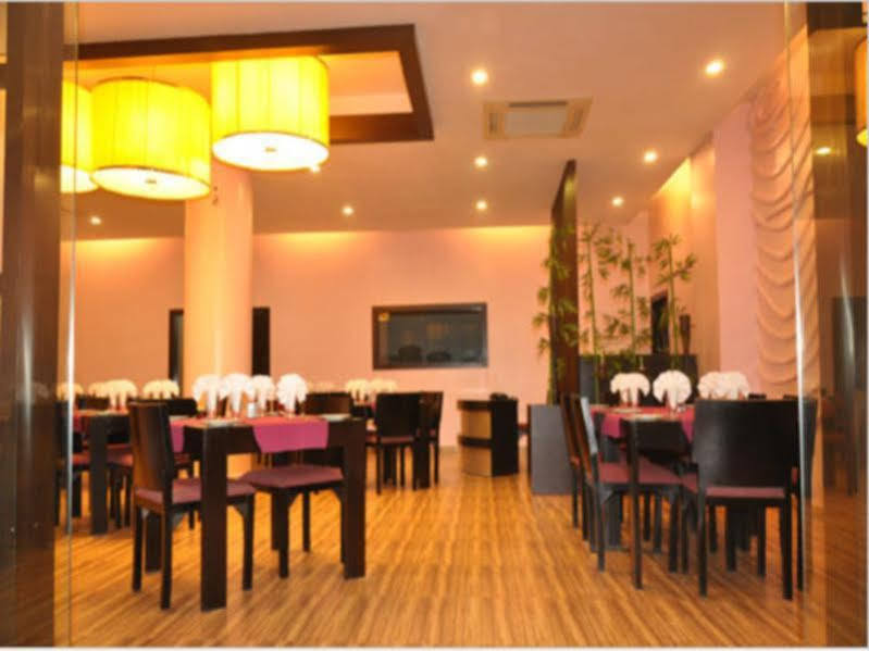 Hotel Amber Rudrapur Buitenkant foto