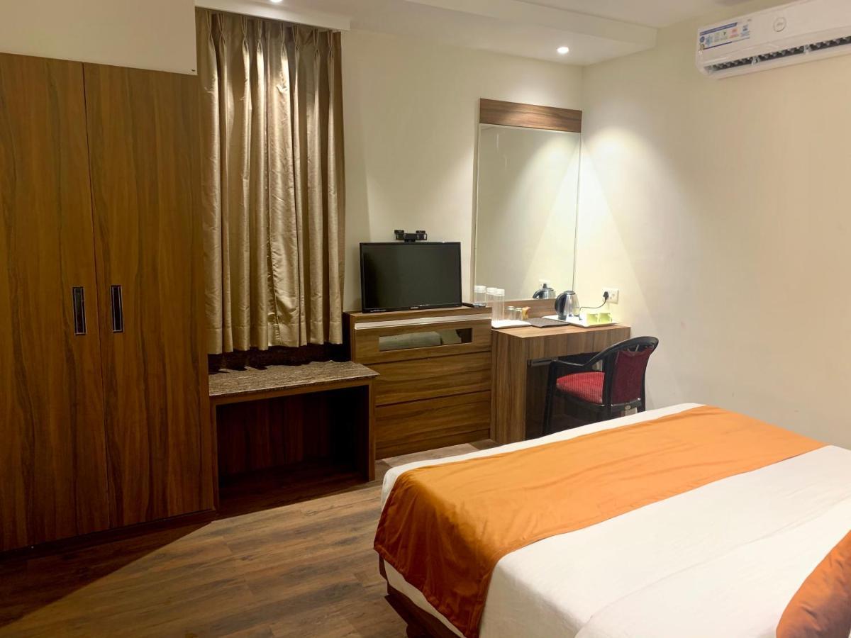 Hotel Amber Rudrapur Buitenkant foto