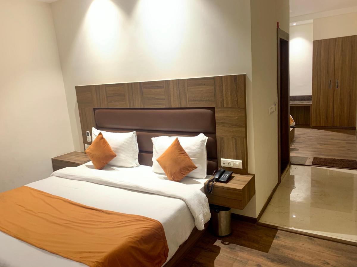 Hotel Amber Rudrapur Buitenkant foto