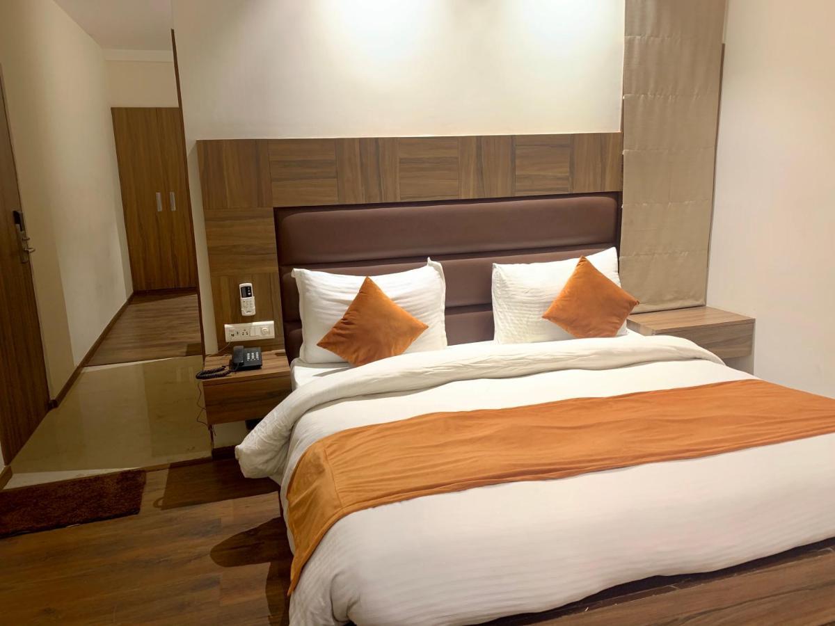 Hotel Amber Rudrapur Buitenkant foto