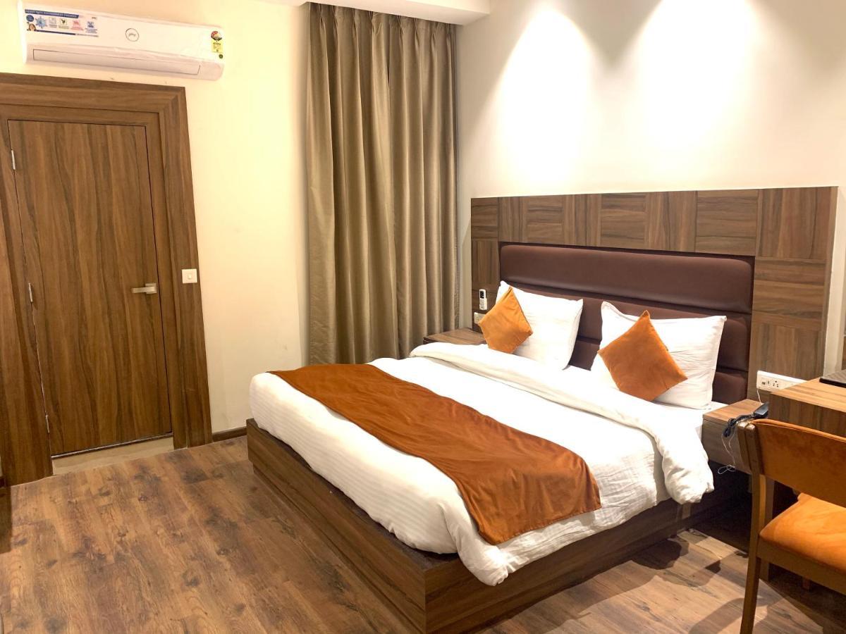 Hotel Amber Rudrapur Buitenkant foto